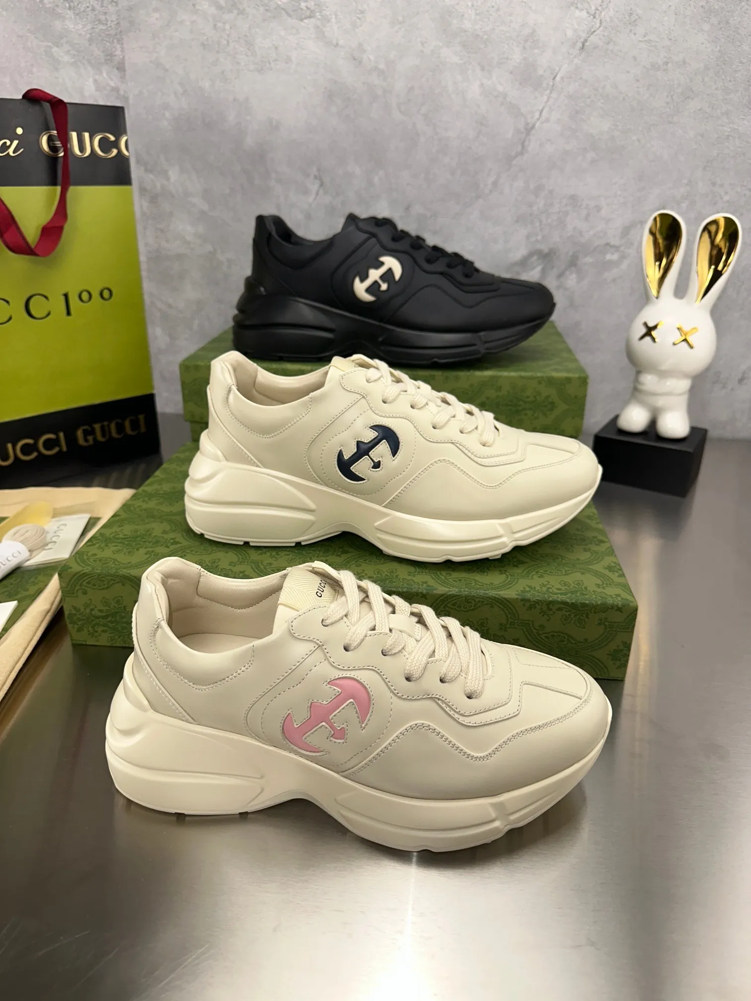 👟👟Ex-factory price👟👟Ex-factory price👟👟Ex-factory price 480👟👟Gucci~ GG couples' dad shoes have been popular in recent years; new colors are constantly updated; celebrities and Internet celebrities Live broadcasts and other events must be planted and called❤, classic fashion style, distressed leather surface, 5D drawing printing; mixed surface splicing colors, etc... Original customization (off-white eco-friendly cowhide, first layer of cowhide inside), original outsole... Shiny colorful drawings embellish the sides of the shoe body, distressed color, package production process‼ ✅ 👟👟 Size: Women’s 35~39/39~44 Men’s (Female 40. Men’s 45. Can be customized)